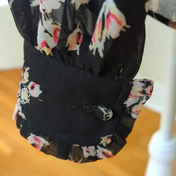 WHBM Black Ruffle Trim Floral Overlay Long Sleeve Keyhole Blouse Size 12 - Picture 7 of 9